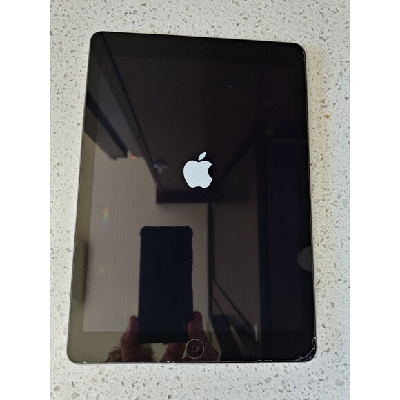 Apple iPad Air (1st Generation) A1474 16 GB, Wi-Fi, 9.7 in - Space Gray - Picture 7 of 13